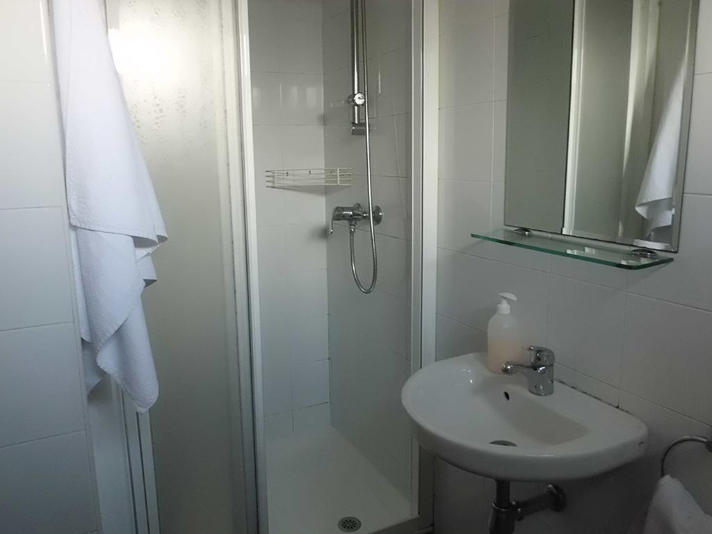 Hostal Caracas Lalin Exterior photo